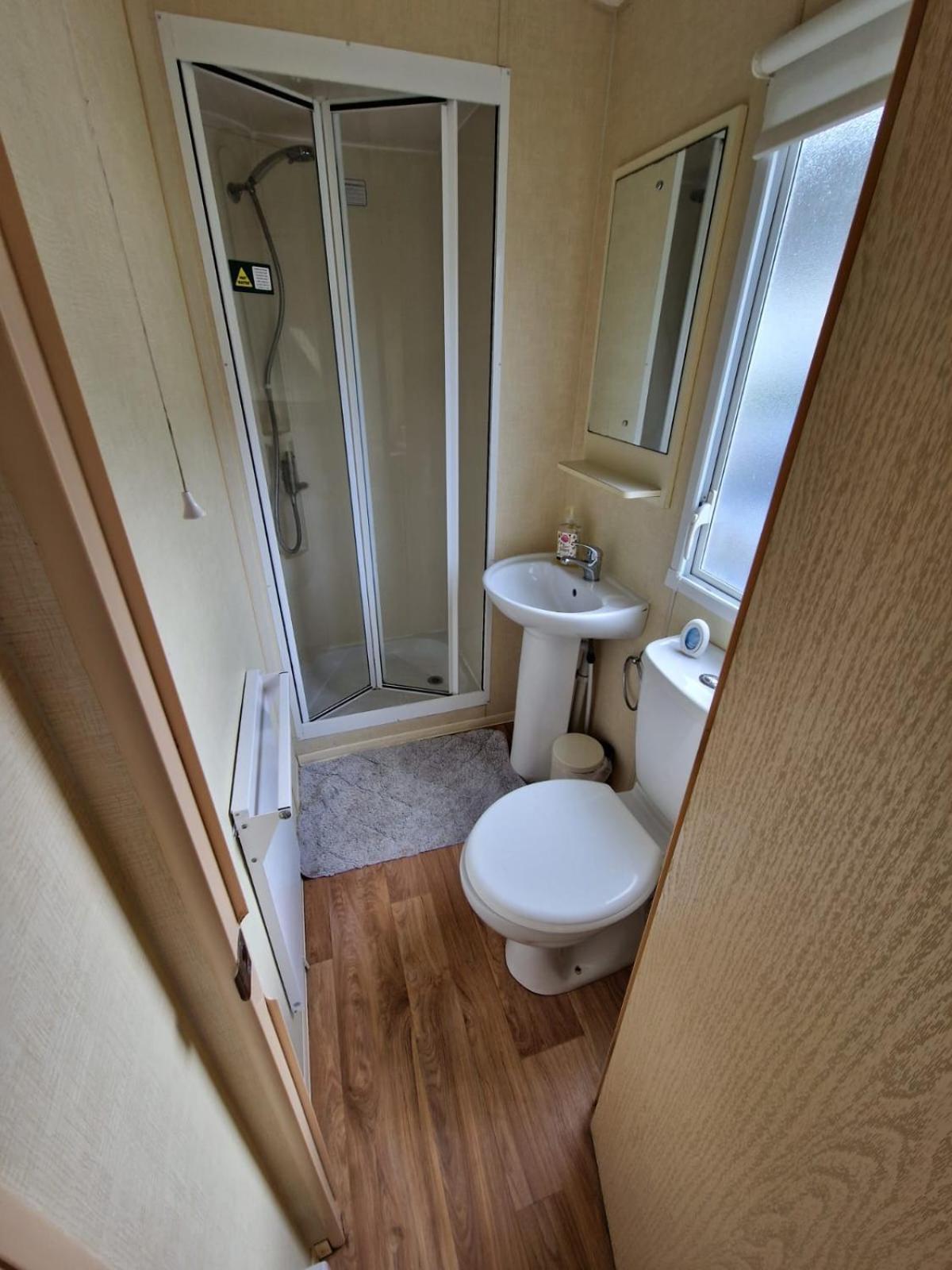 Discover Serenity In Our 3-bed Static Caravan At Clarach Bay Village! Holiday home *