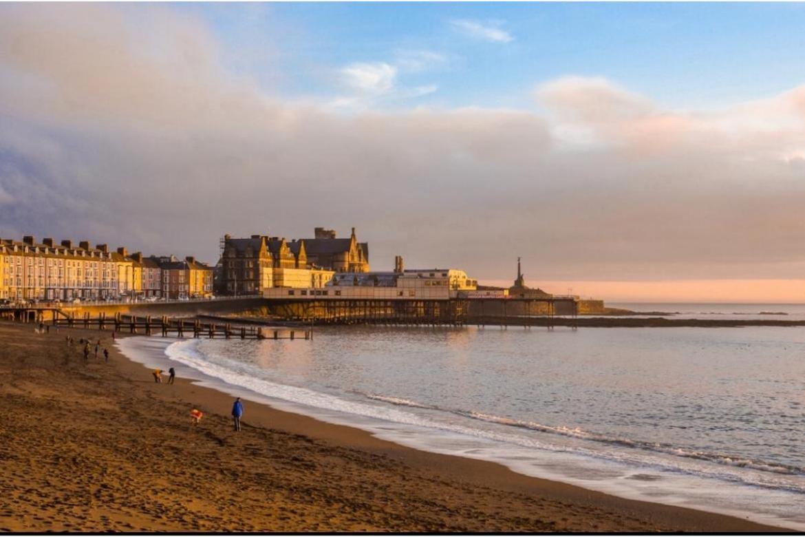 Discover Serenity In Our 3-bed Static Caravan At Clarach Bay Village! Holiday home Aberystwyth