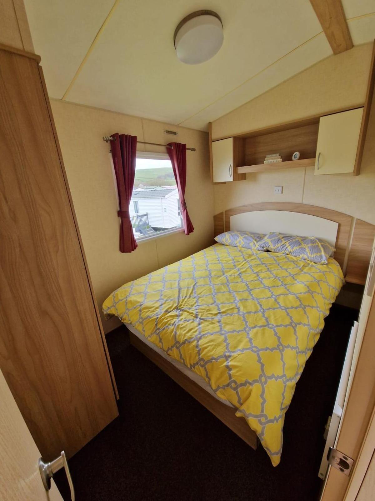 Discover Serenity In Our 3-bed Static Caravan At Clarach Bay Village! Holiday home